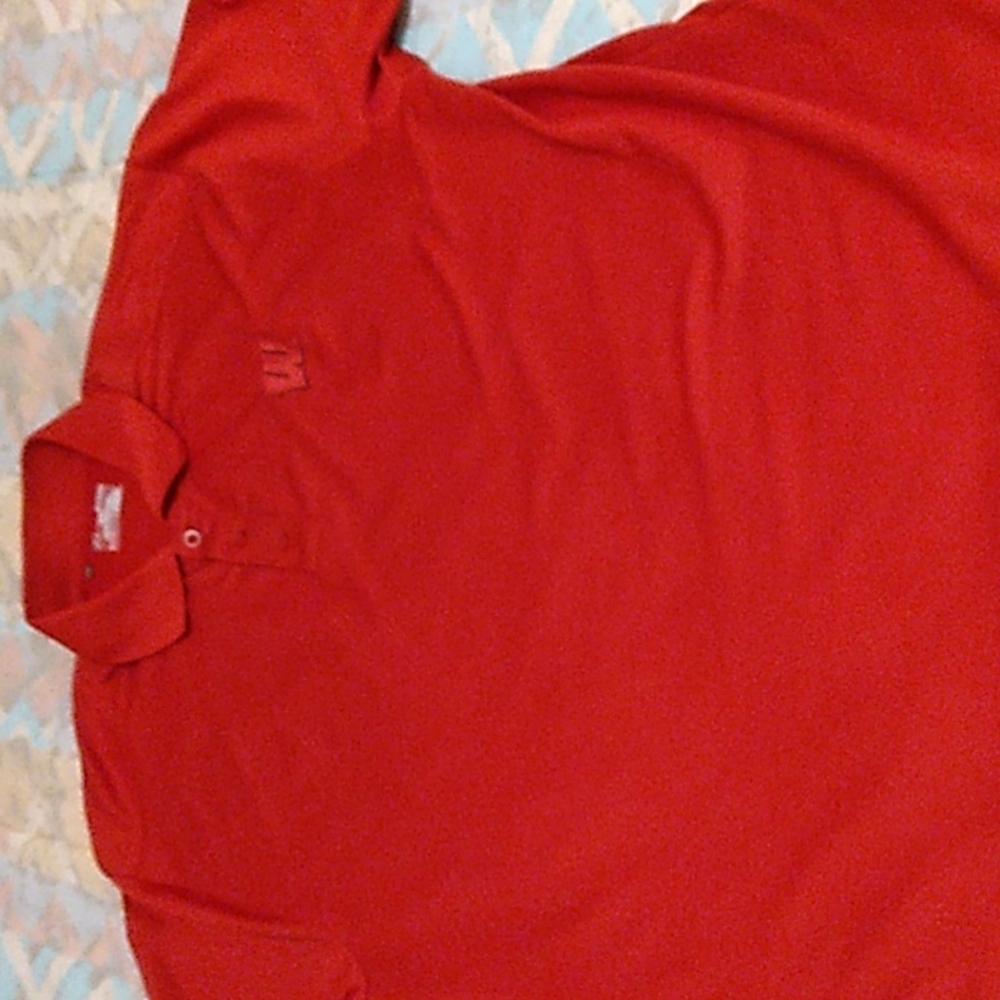 Gently worn mens Wisconsin badgers polo style shirt by Under Armour  XL